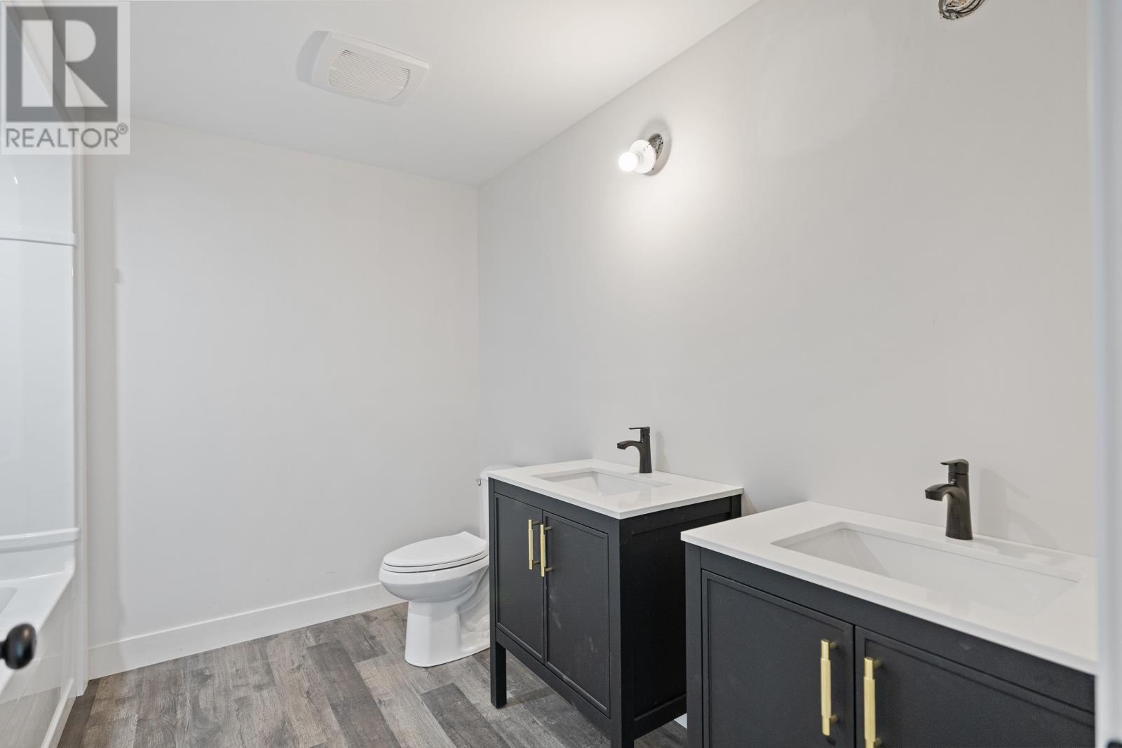 56 Alice Avenue Property Photo 32