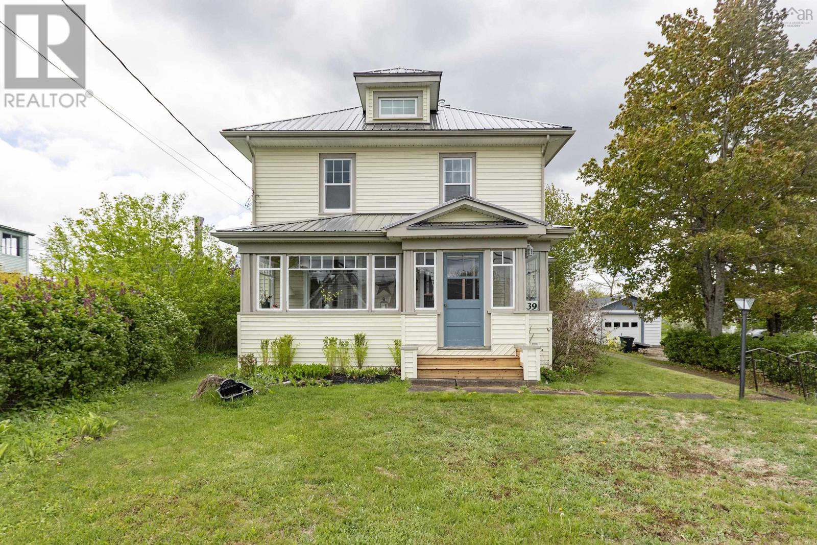 139 Main Street Property Photo 4