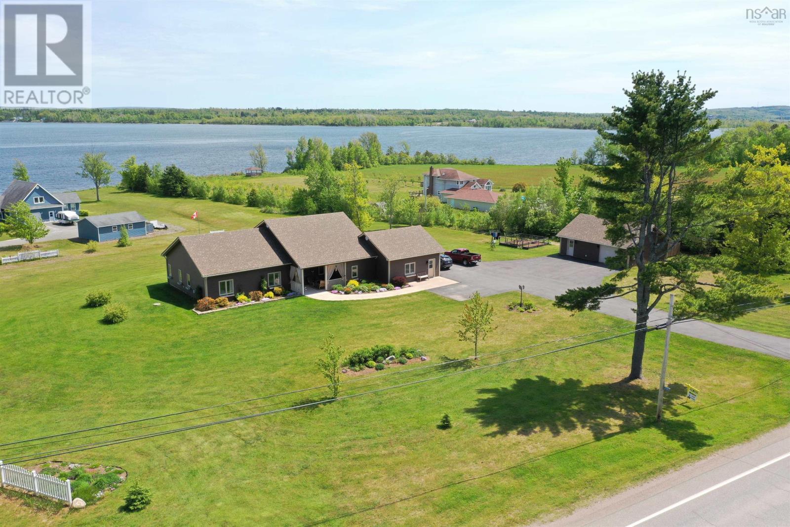 2162 Highway 376 Property Photo 1