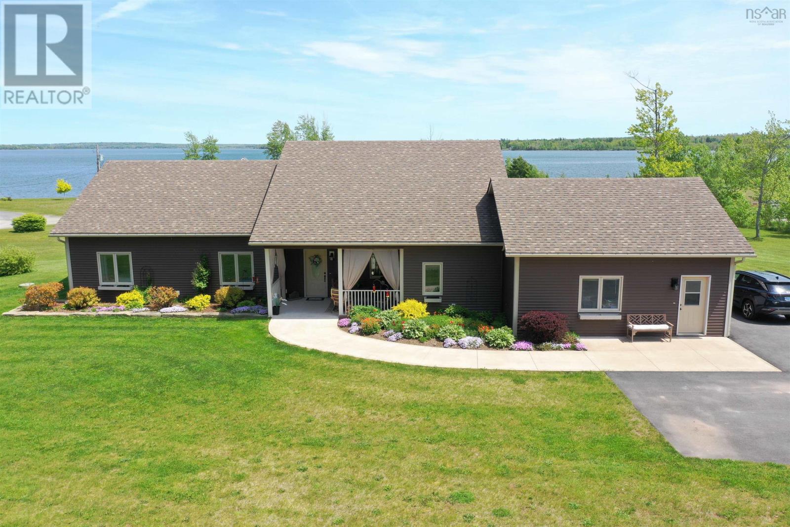 2162 Highway 376 Property Photo 9