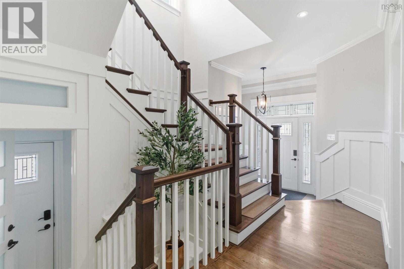 60 Amesbury Gate Property Photo 3
