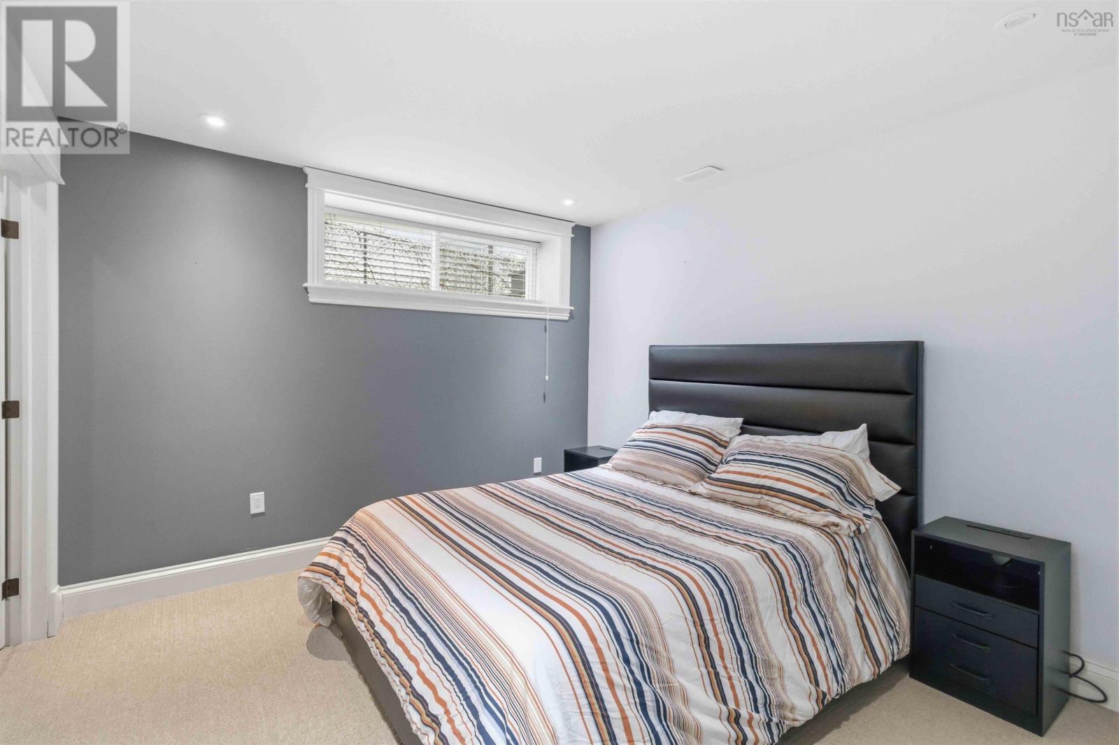 60 Amesbury Gate Property Photo 32