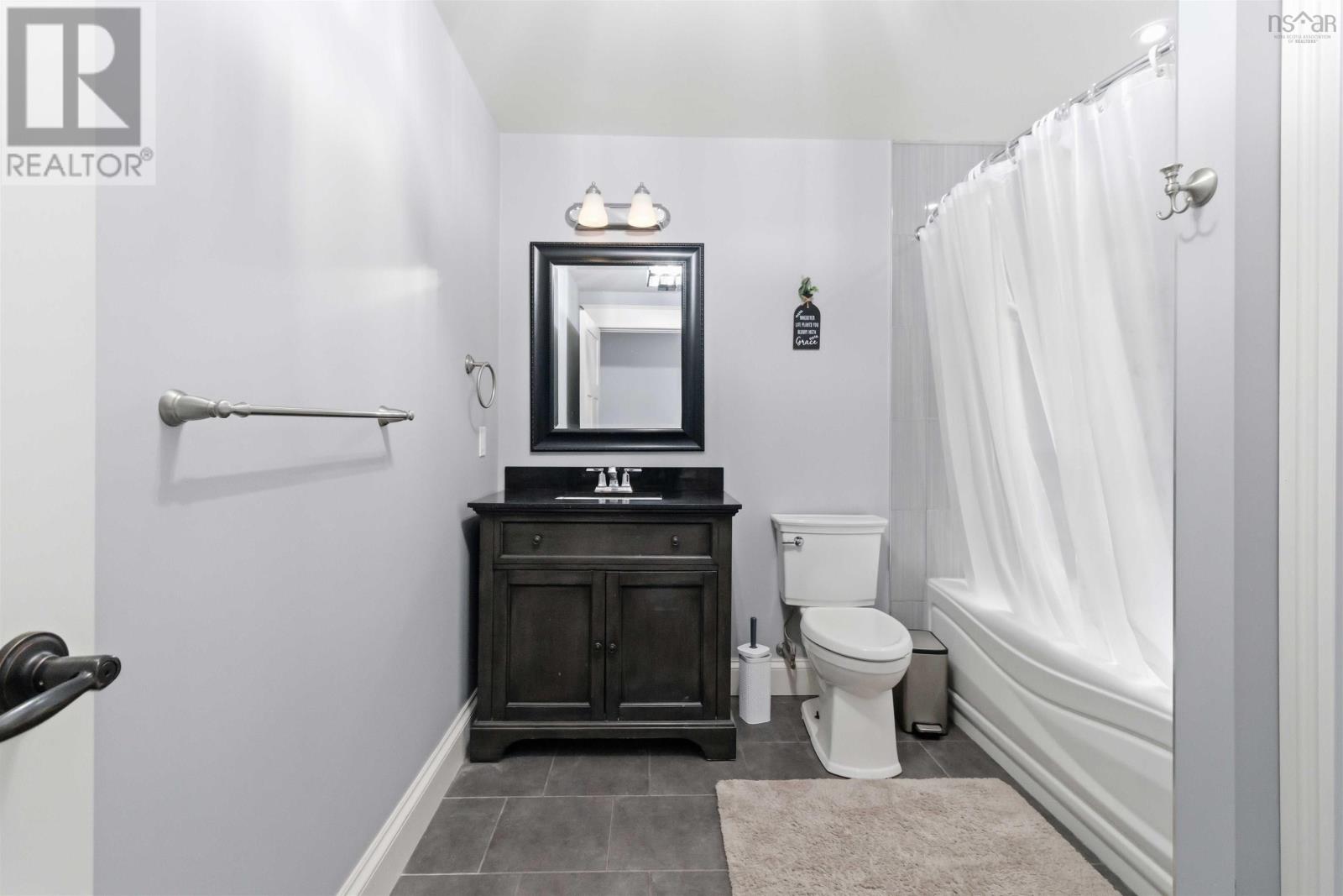 60 Amesbury Gate Property Photo 34