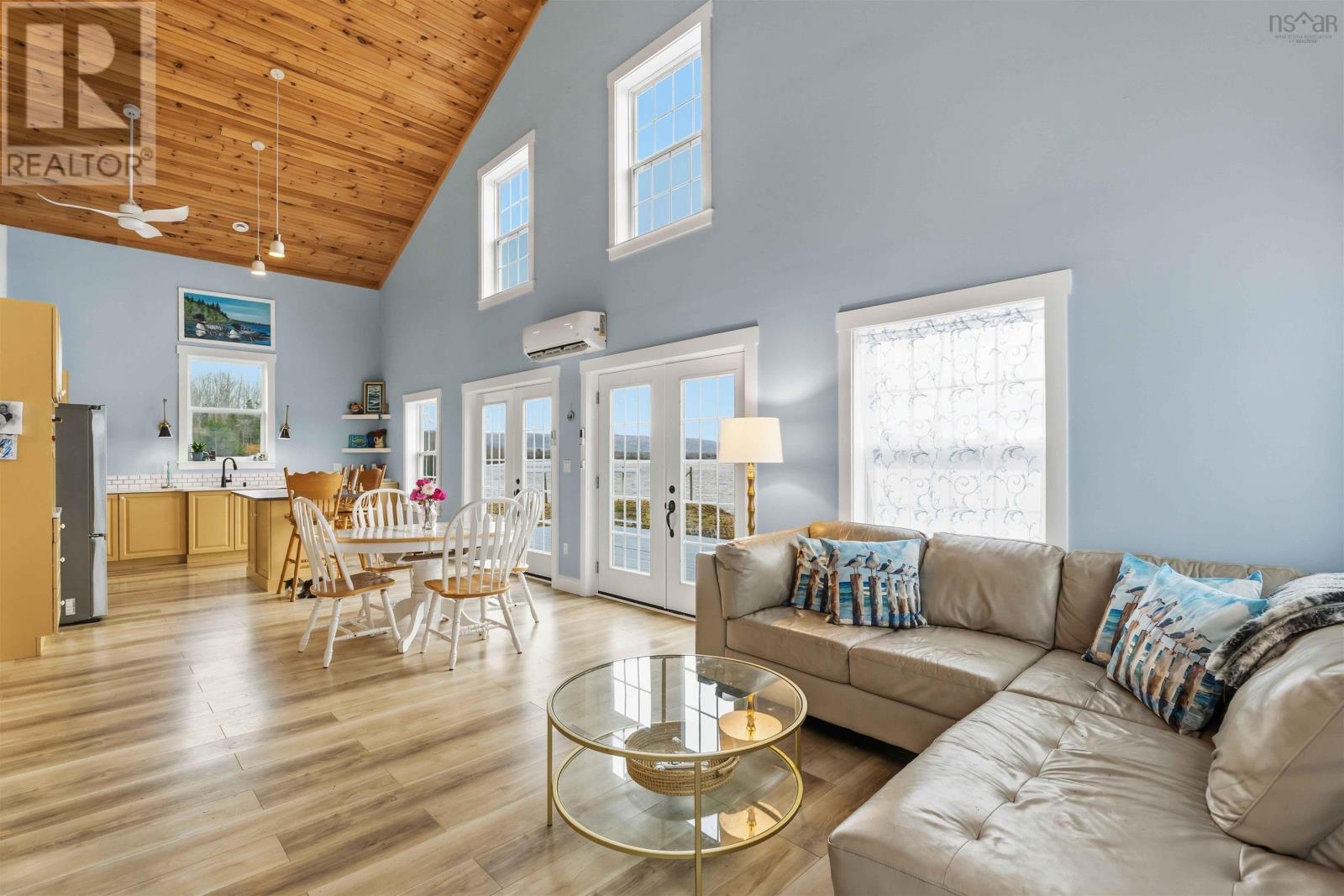 6 Massachusetts Road Property Photo 9