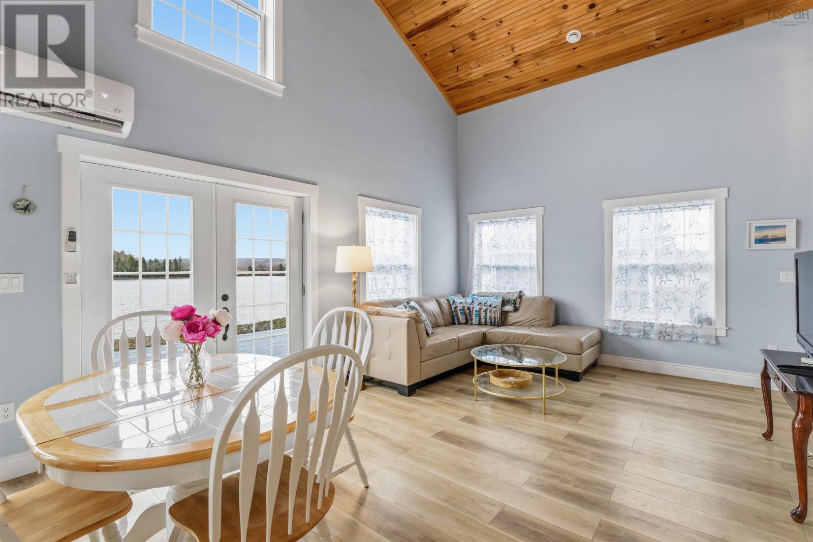6 Massachusetts Road Property Photo 10