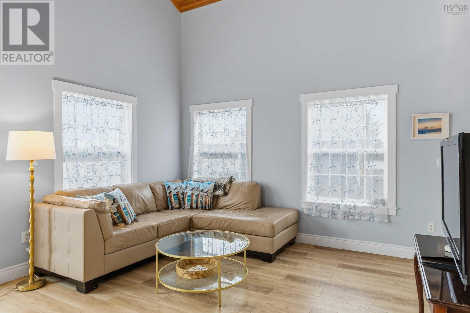 6 Massachusetts Road Property Photo 12