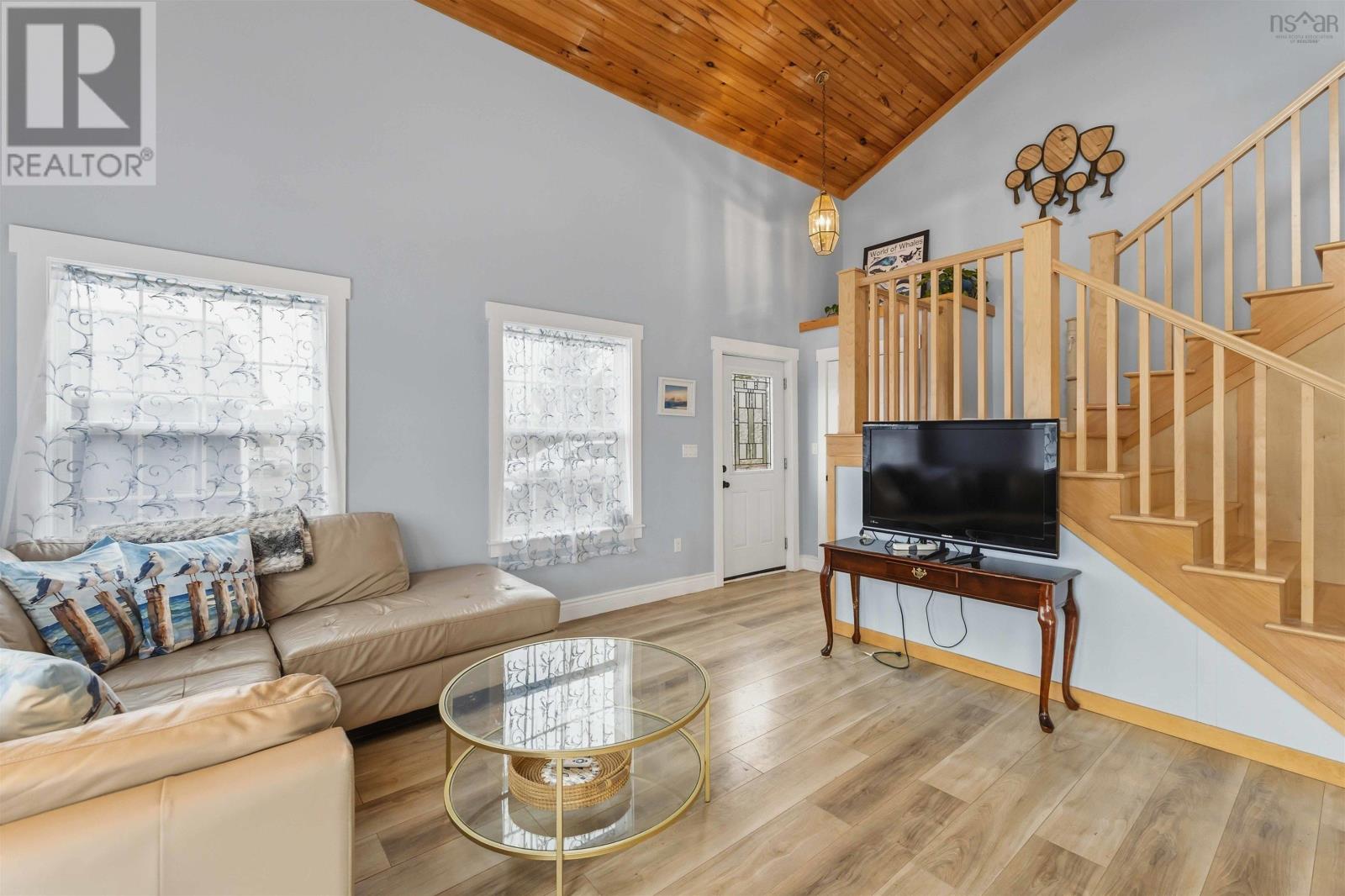 6 Massachusetts Road Property Photo 13