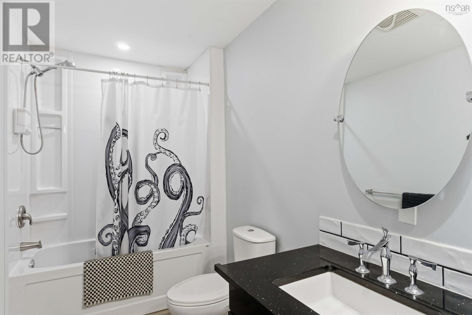 6 Massachusetts Road Property Photo 31
