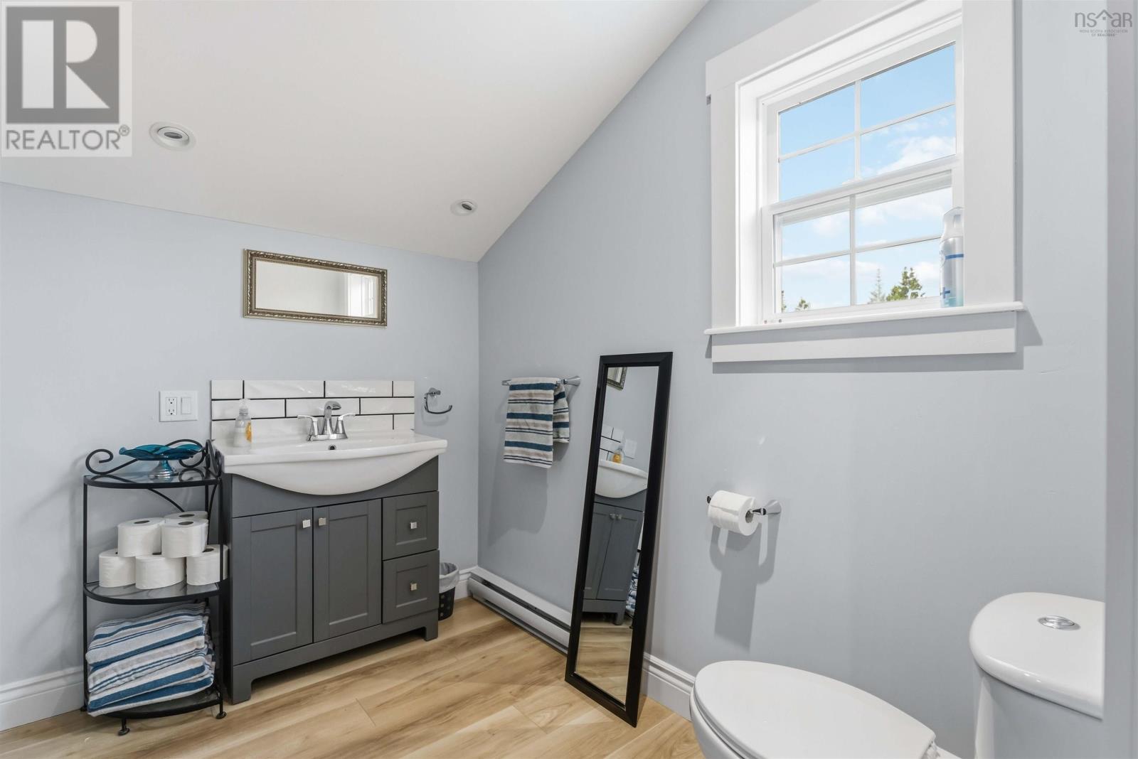6 Massachusetts Road Property Photo 38