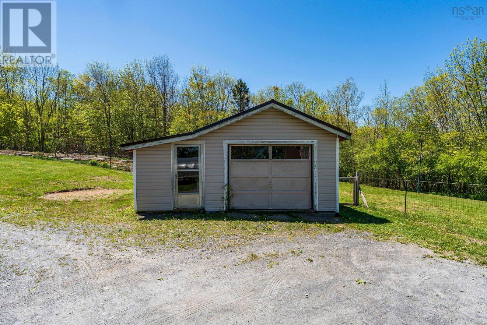 550 River Road Property Photo 7