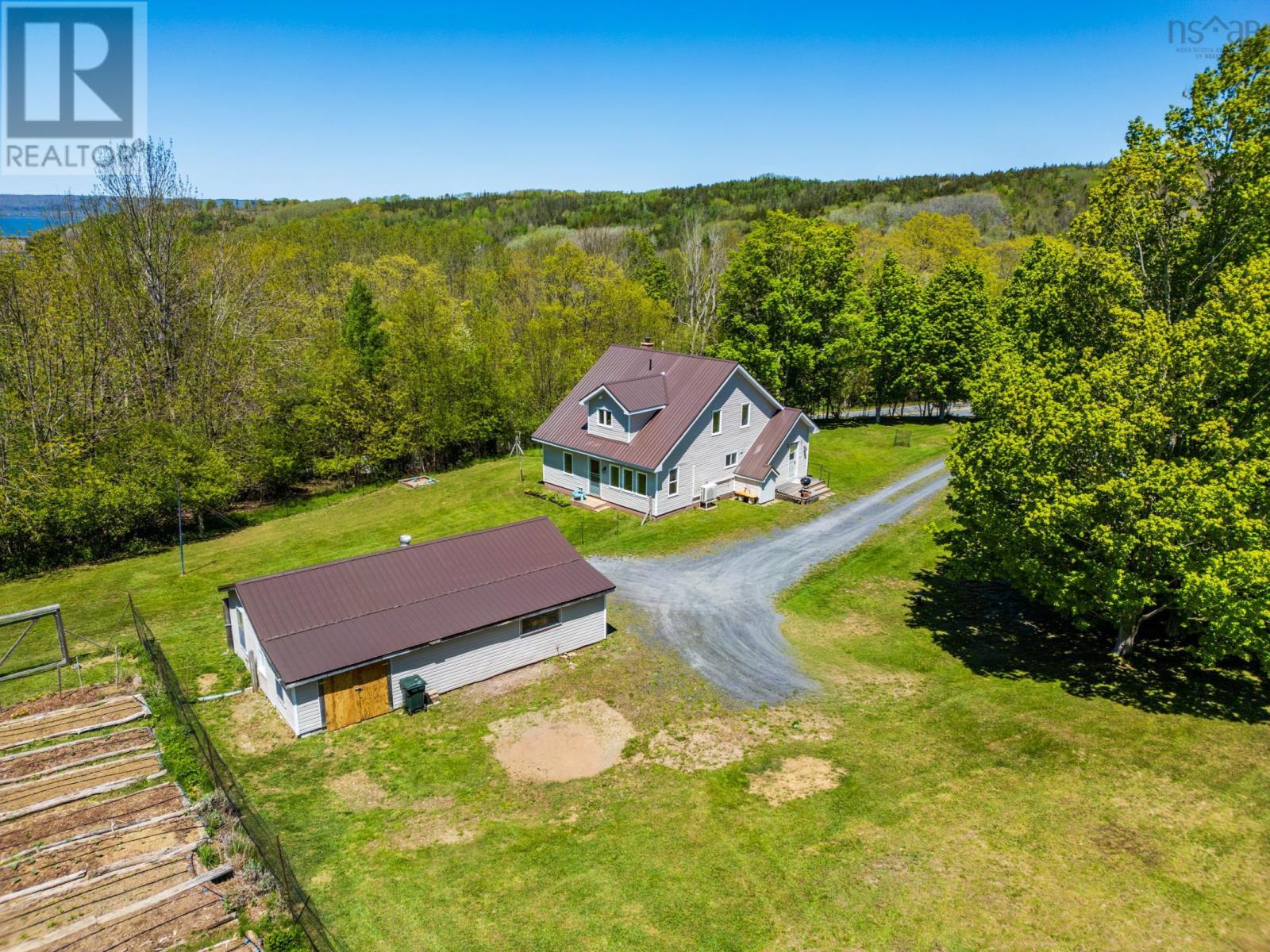 550 River Road Property Photo 10