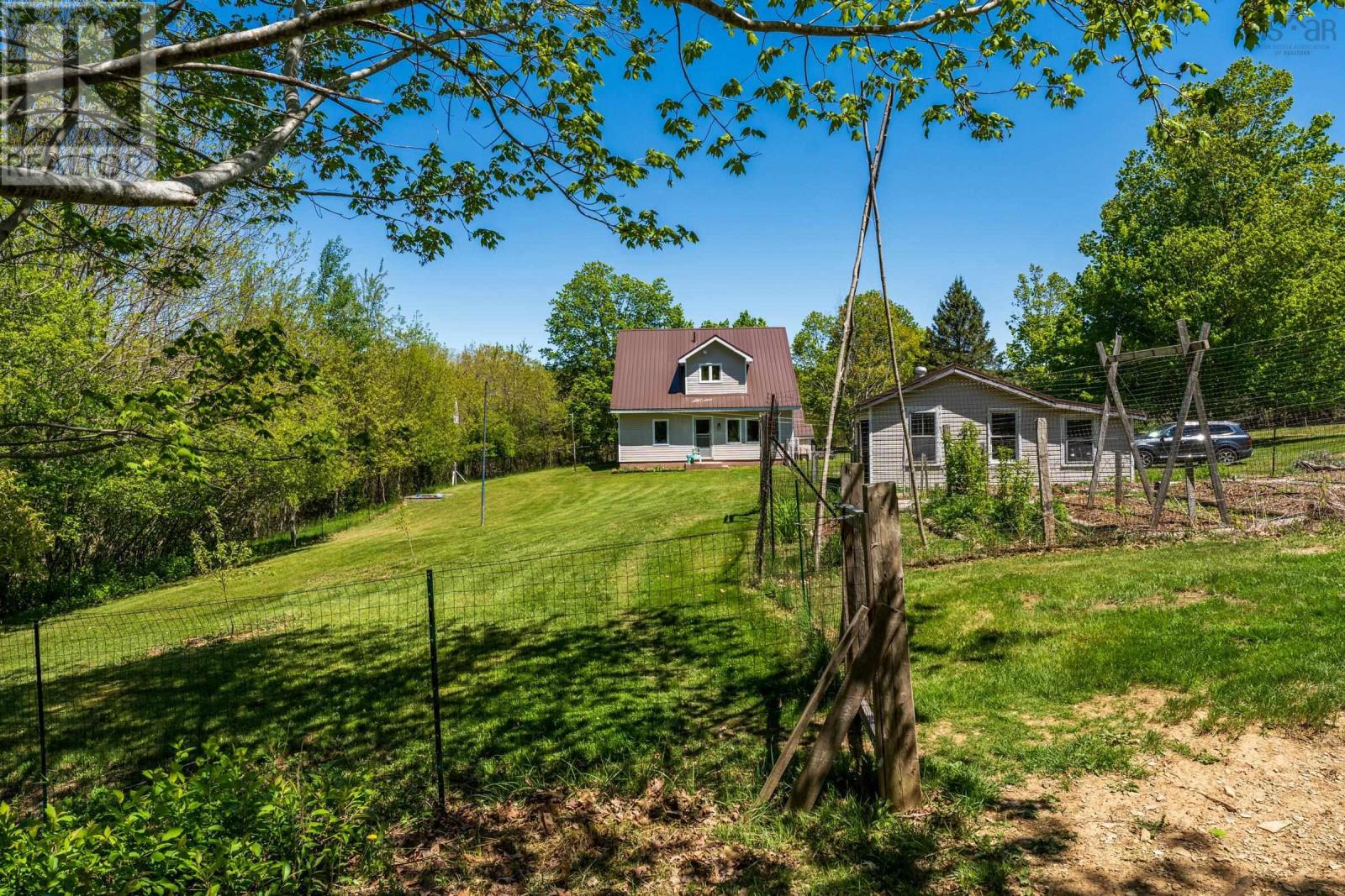 550 River Road Property Photo 11