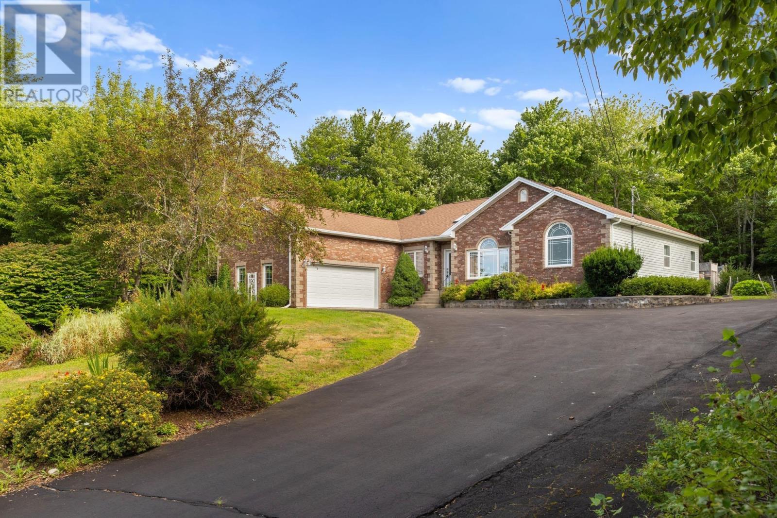 205 Glen Arbour Way Property Photo 3