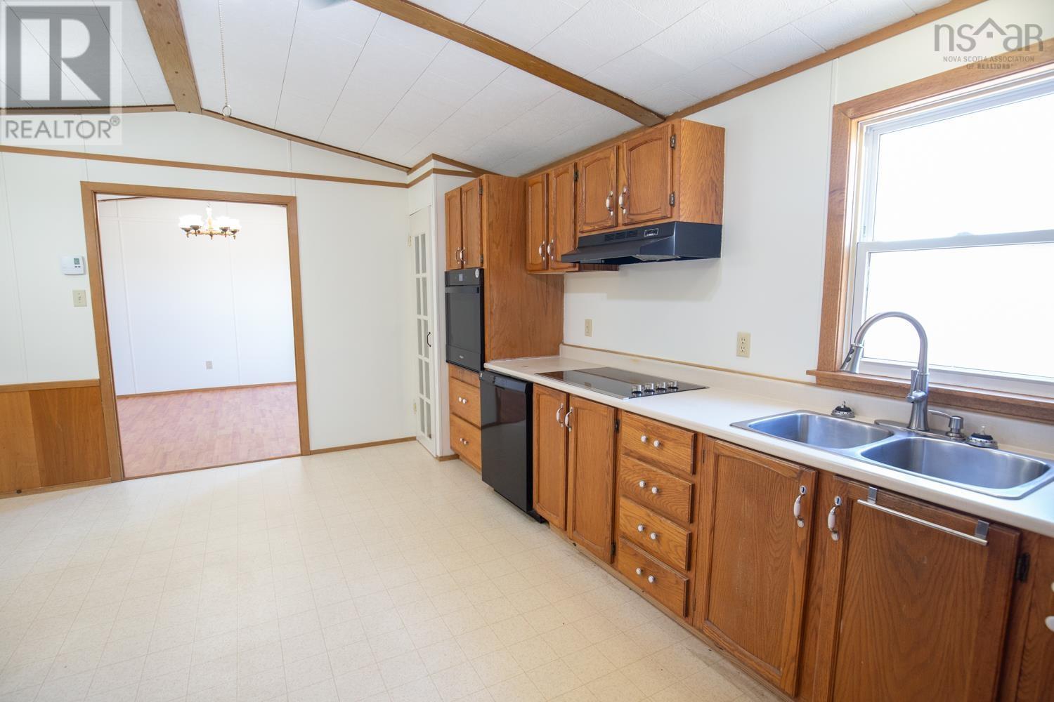 3330 Highway 6 Property Photo 7