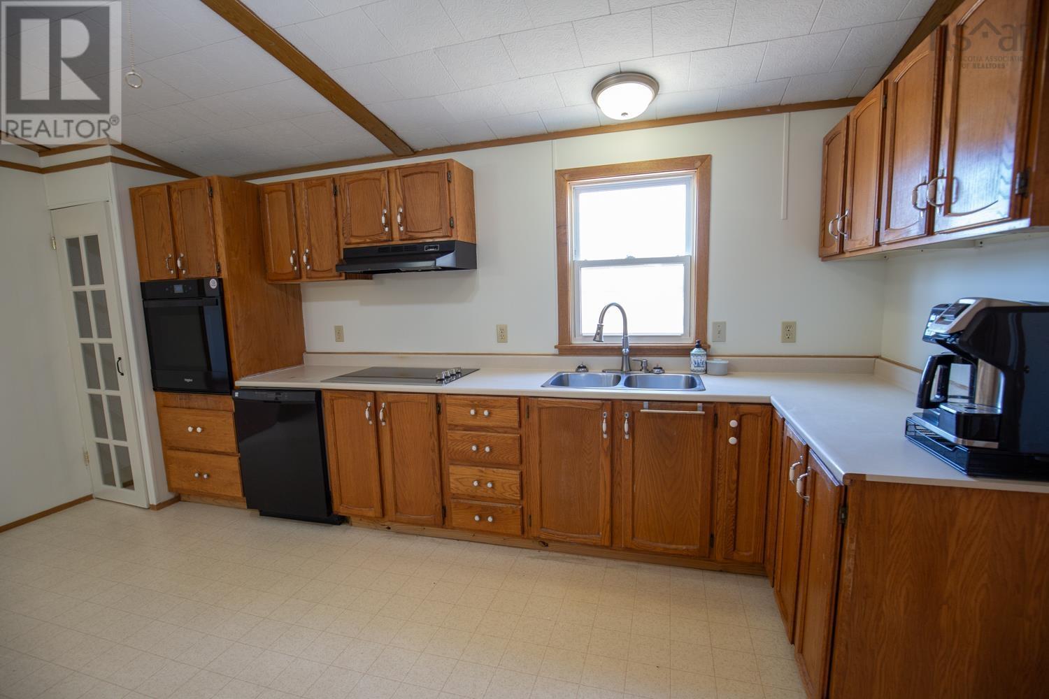 3330 Highway 6 Property Photo 8
