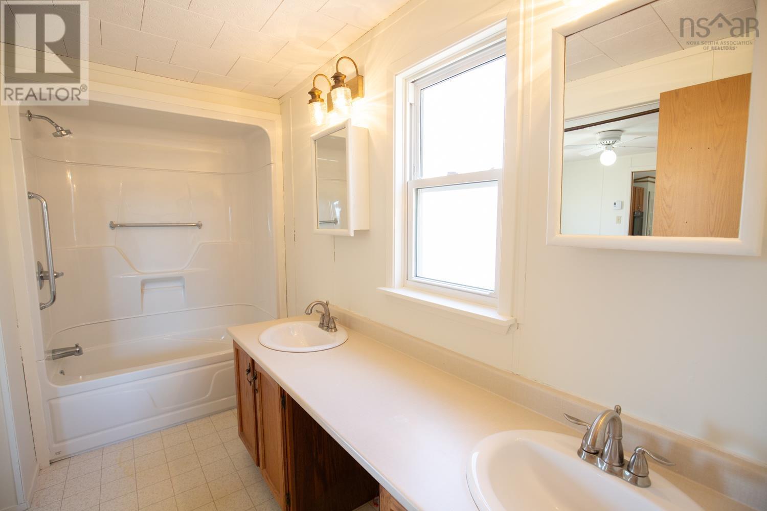 3330 Highway 6 Property Photo 17