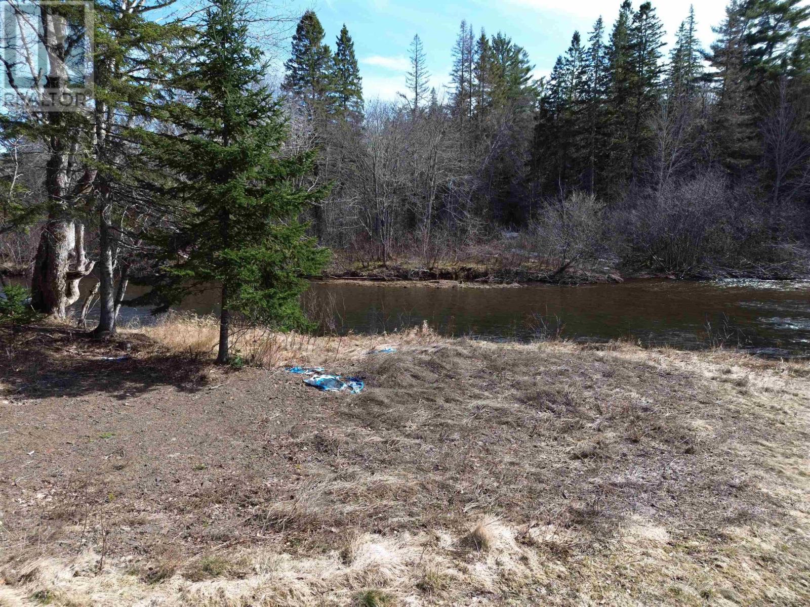 10036 Highway 2 Property Photo 2