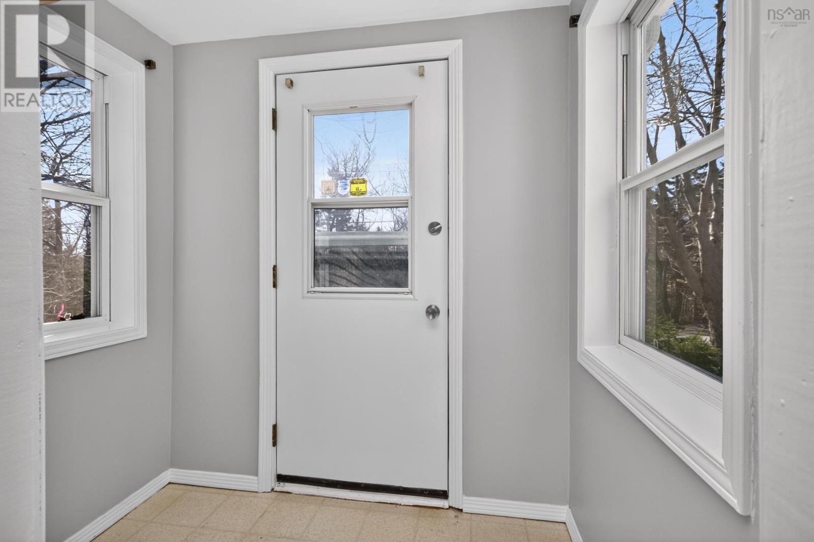 60 Lindhurst Drive Property Photo 3