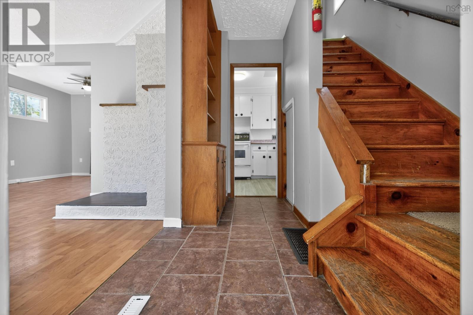 60 Lindhurst Drive Property Photo 4