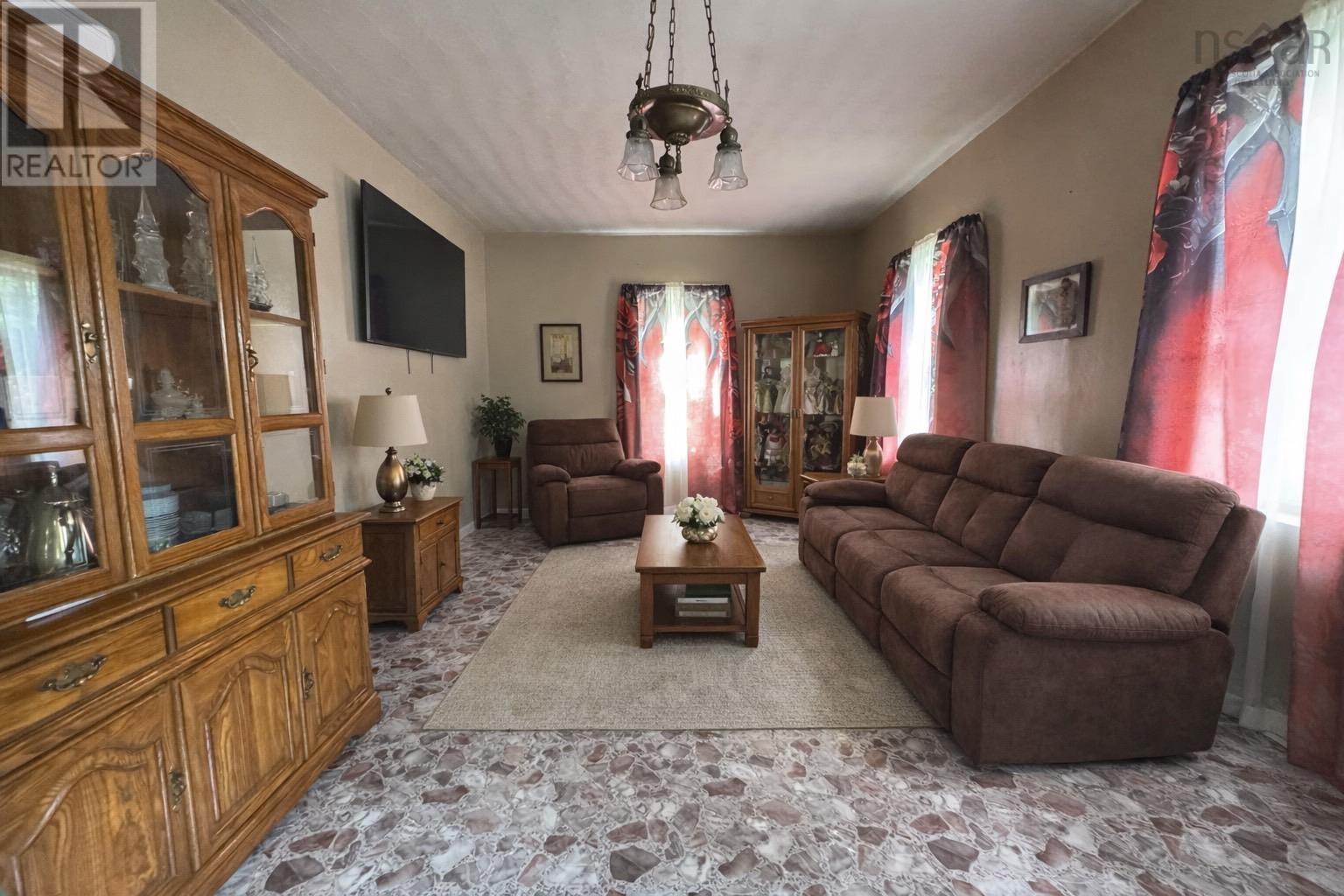 9773 Highway 8 Property Photo 5