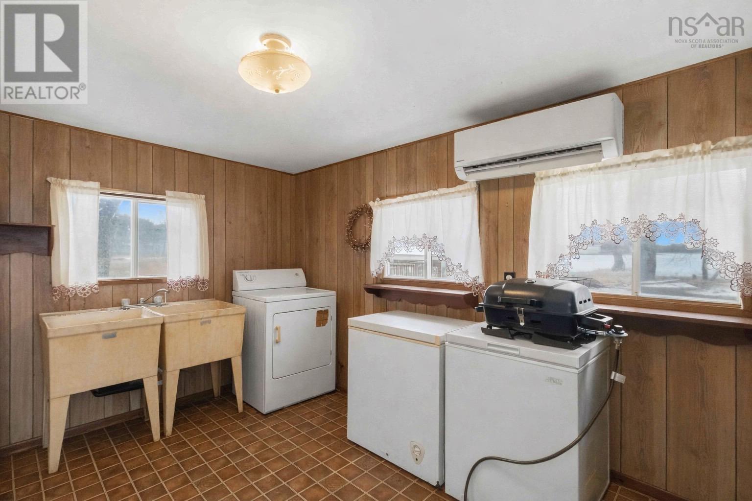 9773 Highway 8 Property Photo 7