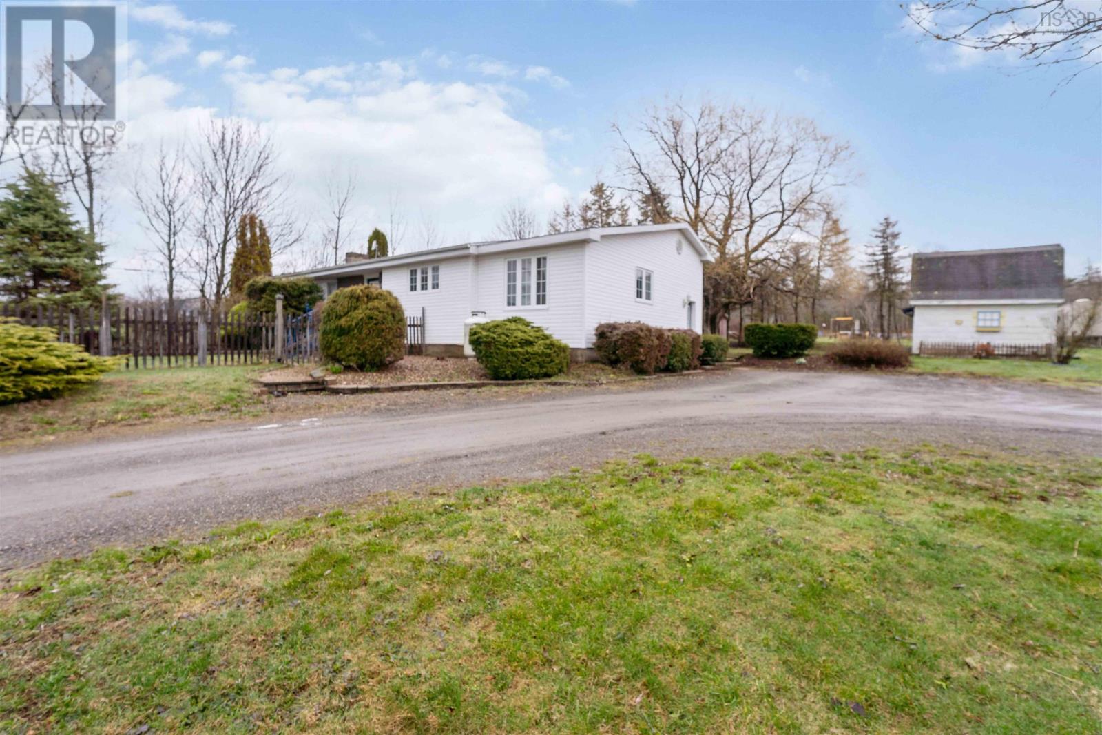 7140 Highway 201 Property Photo 3