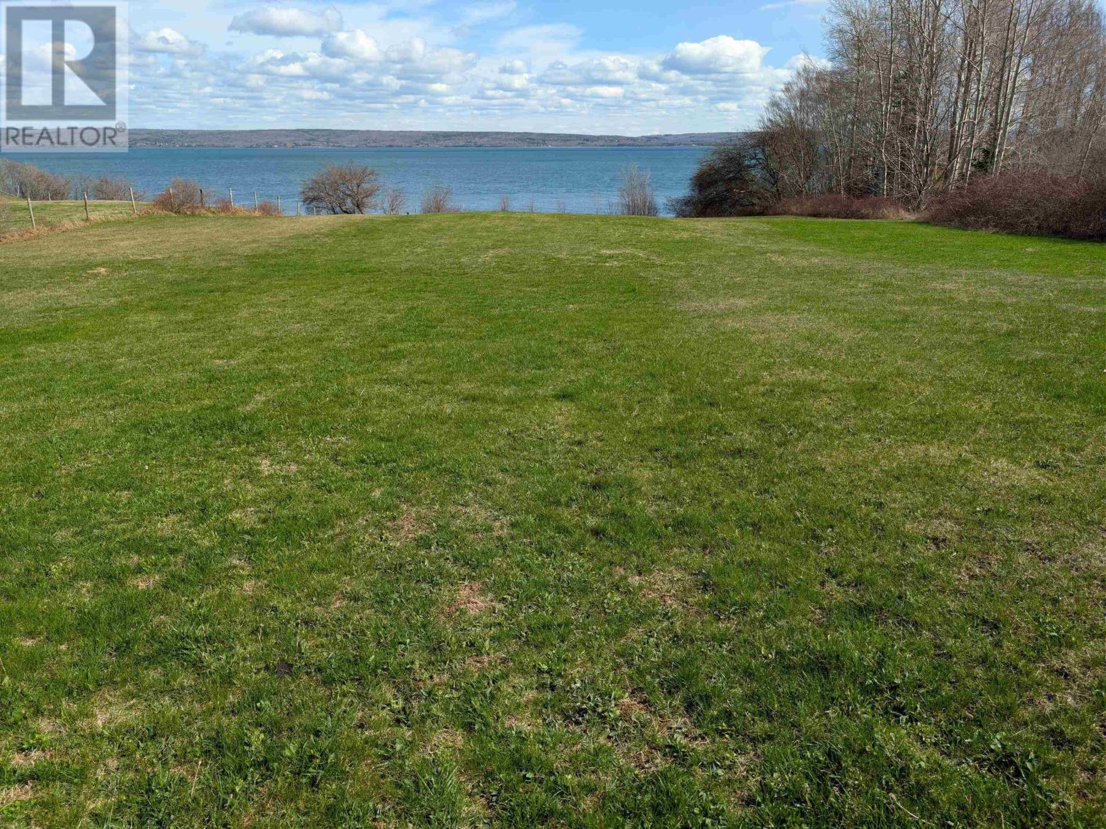 1692 Granville Road Property Photo 8