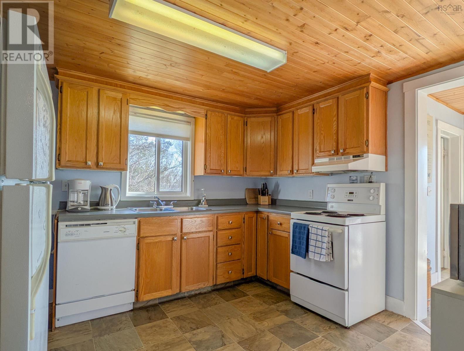 1692 Granville Road Property Photo 18
