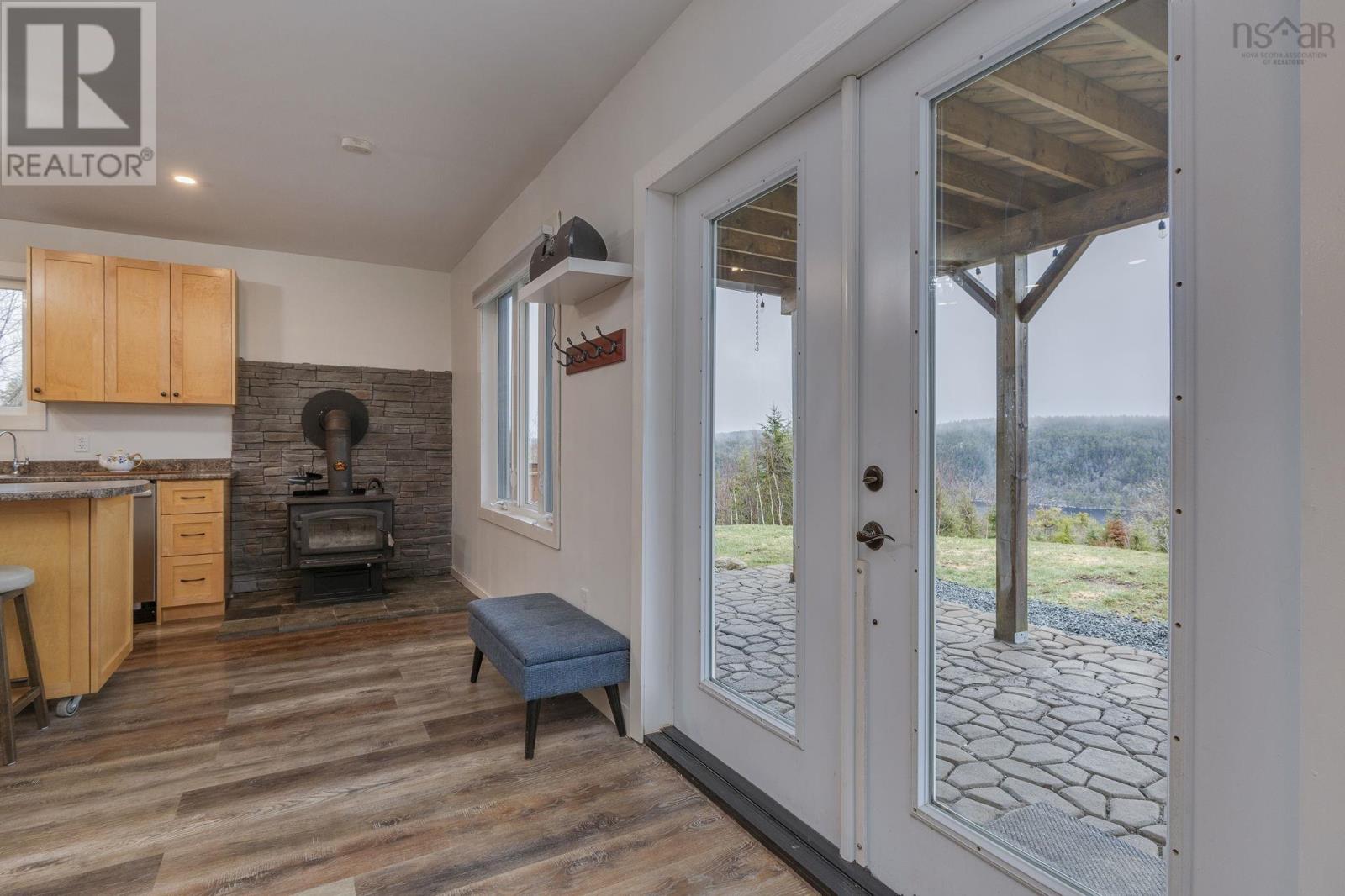 1588 Myra Road Property Photo 3
