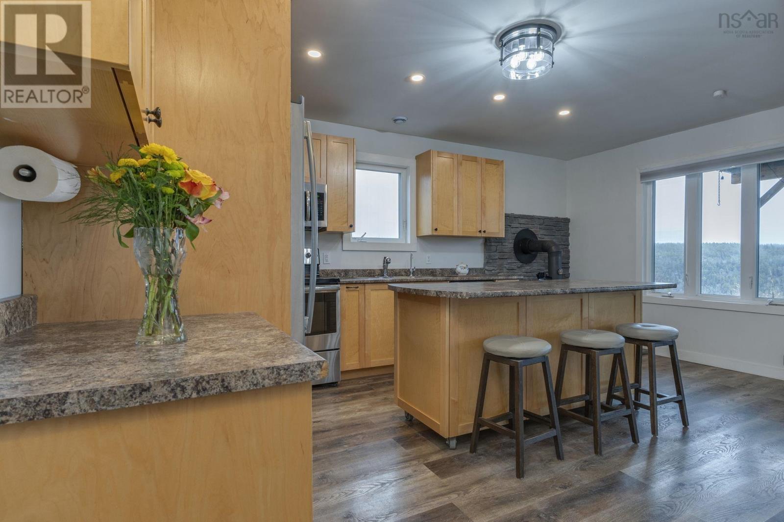 1588 Myra Road Property Photo 7