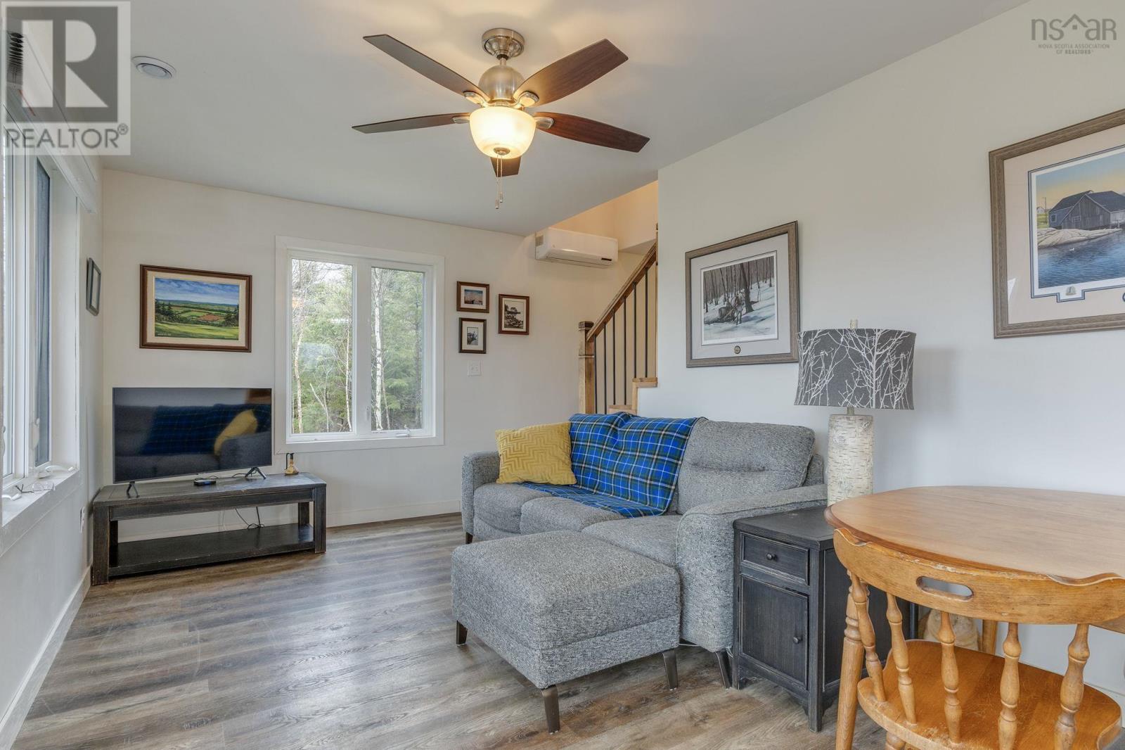 1588 Myra Road Property Photo 8
