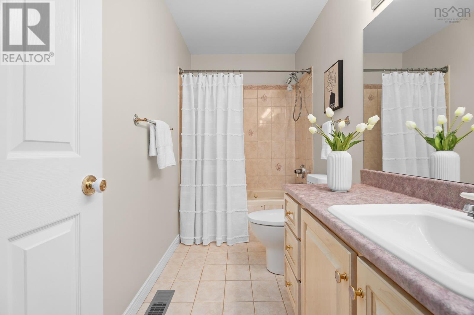 12 Falcon Place Property Photo 35