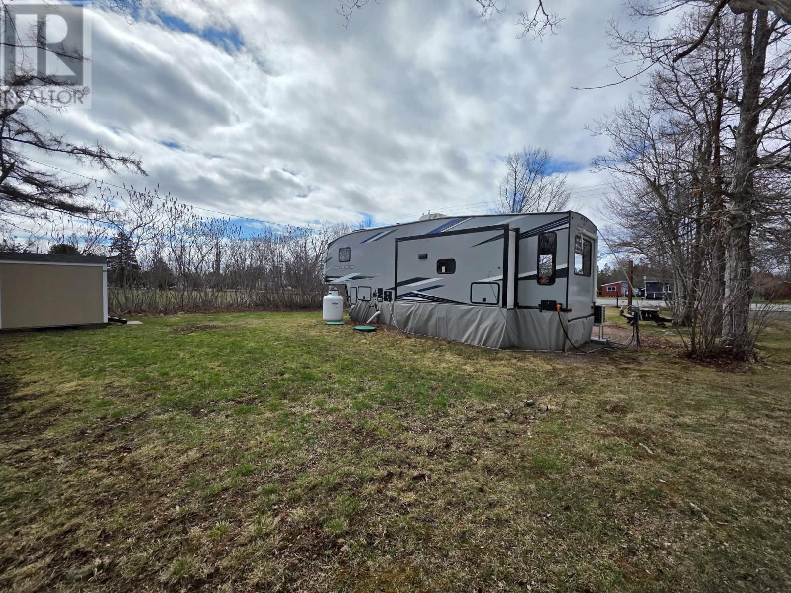 6999 Highway 2 Property Photo 15
