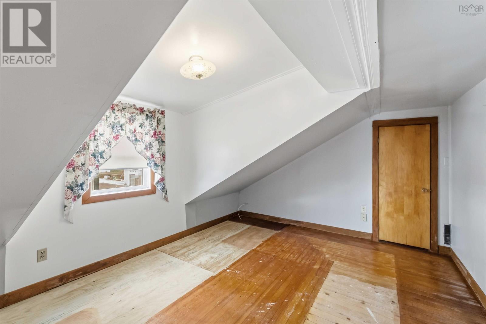 151 King Street Property Photo 36