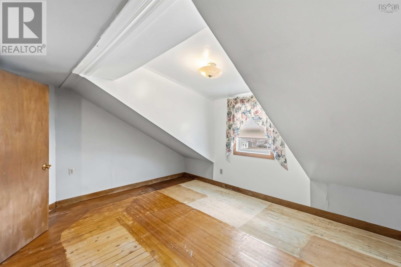 151 King Street Property Photo 37
