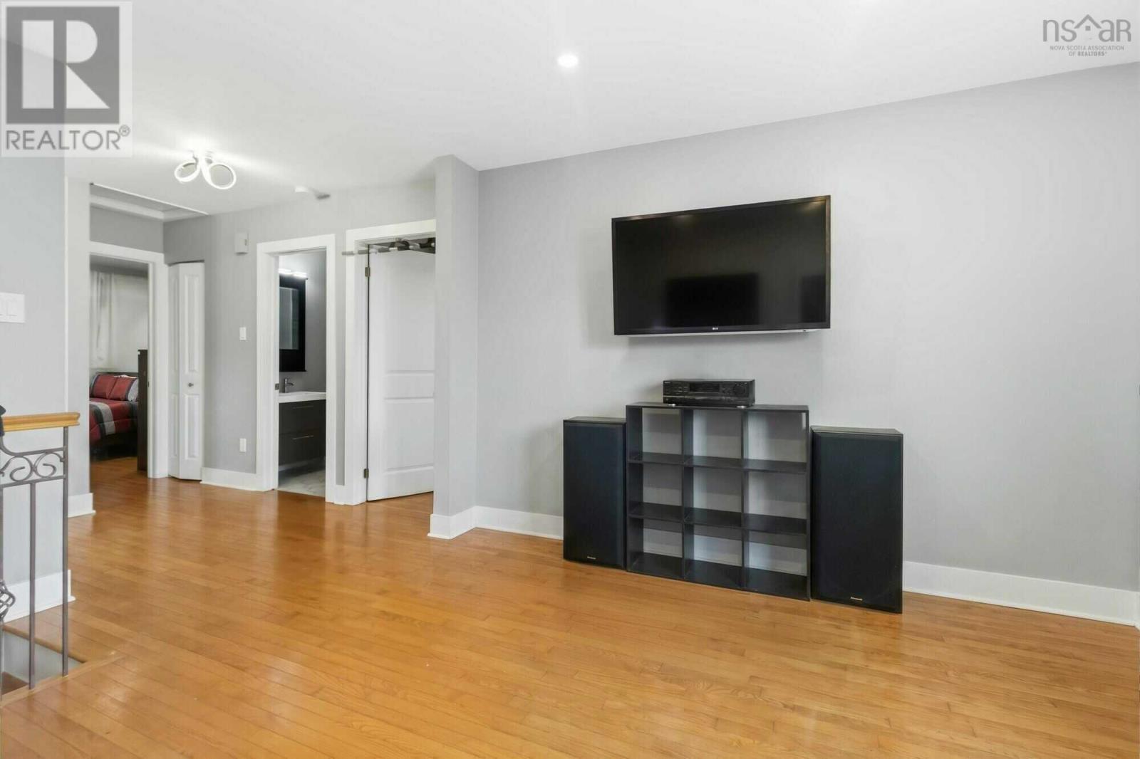 52 Shrewsbury Road Property Photo 6