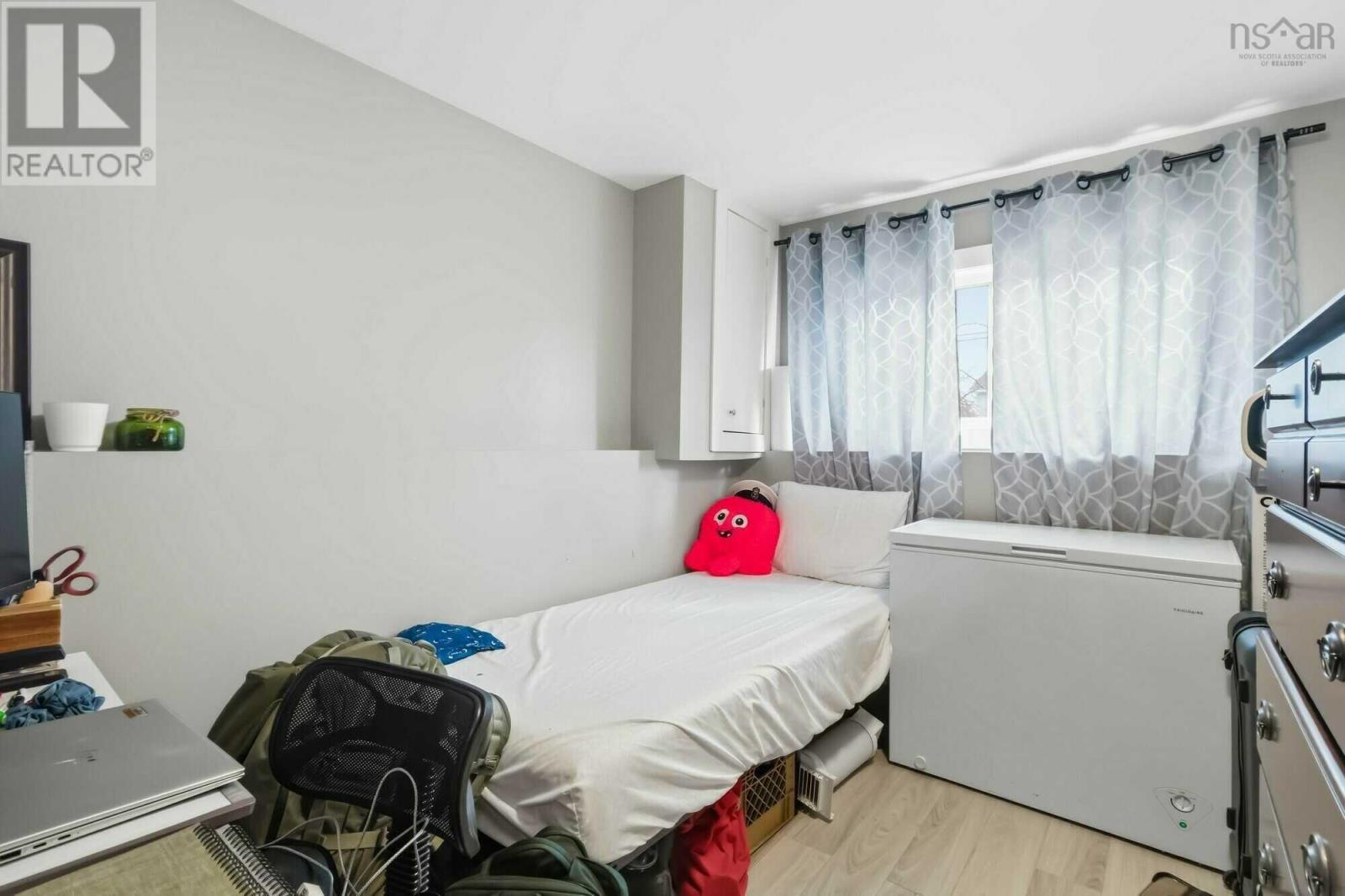 52 Shrewsbury Road Property Photo 17