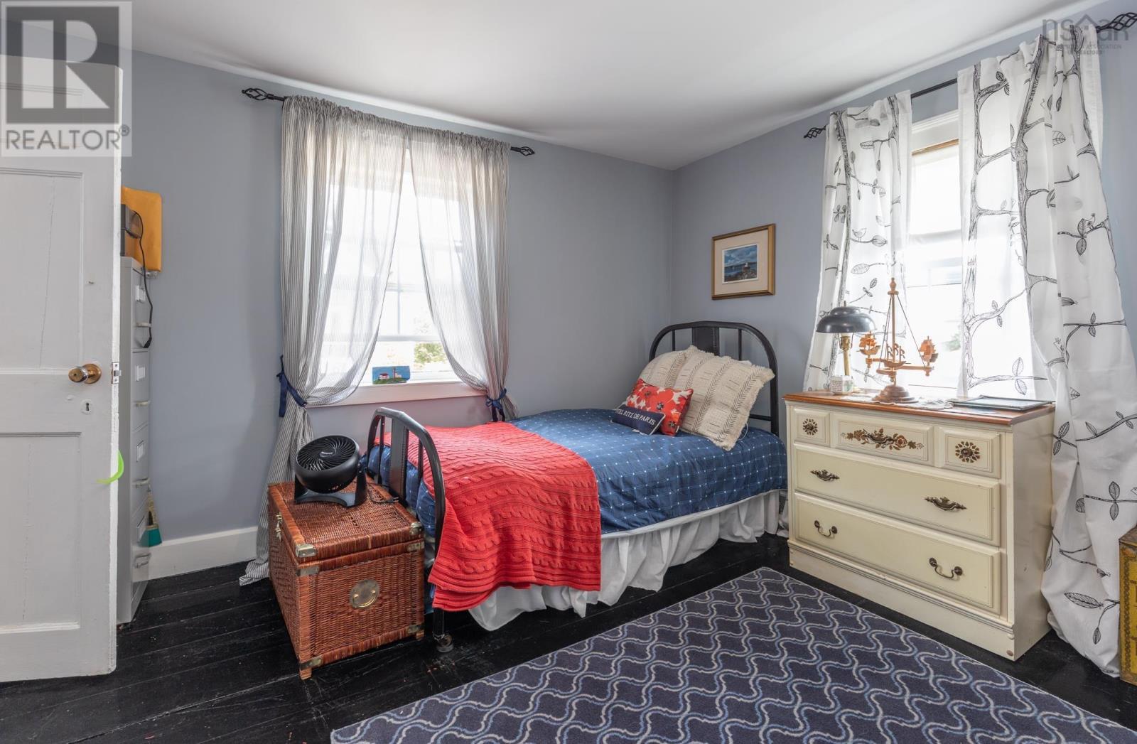 4 Market Street Property Photo 32