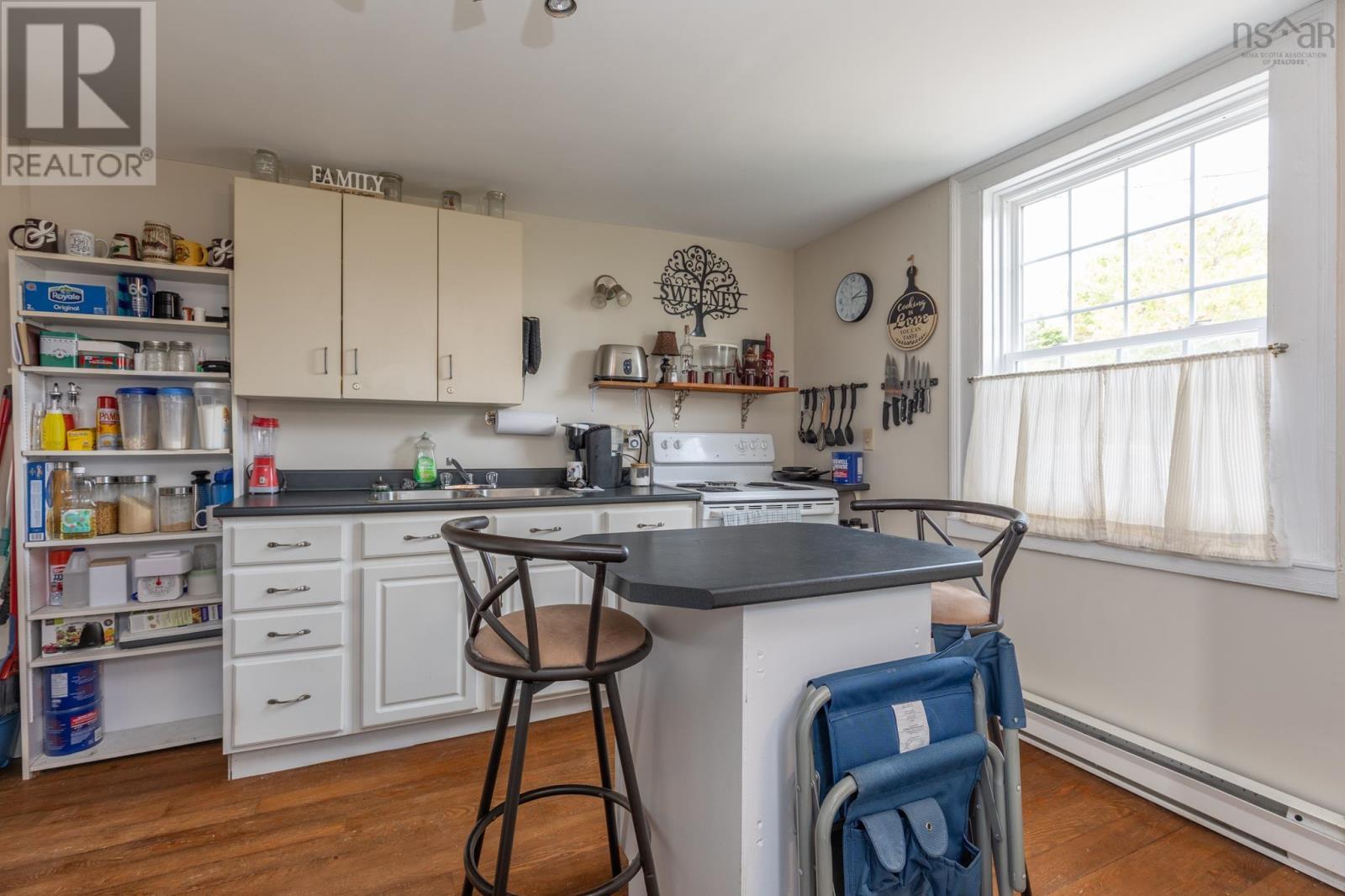 4 Market Street Property Photo 41