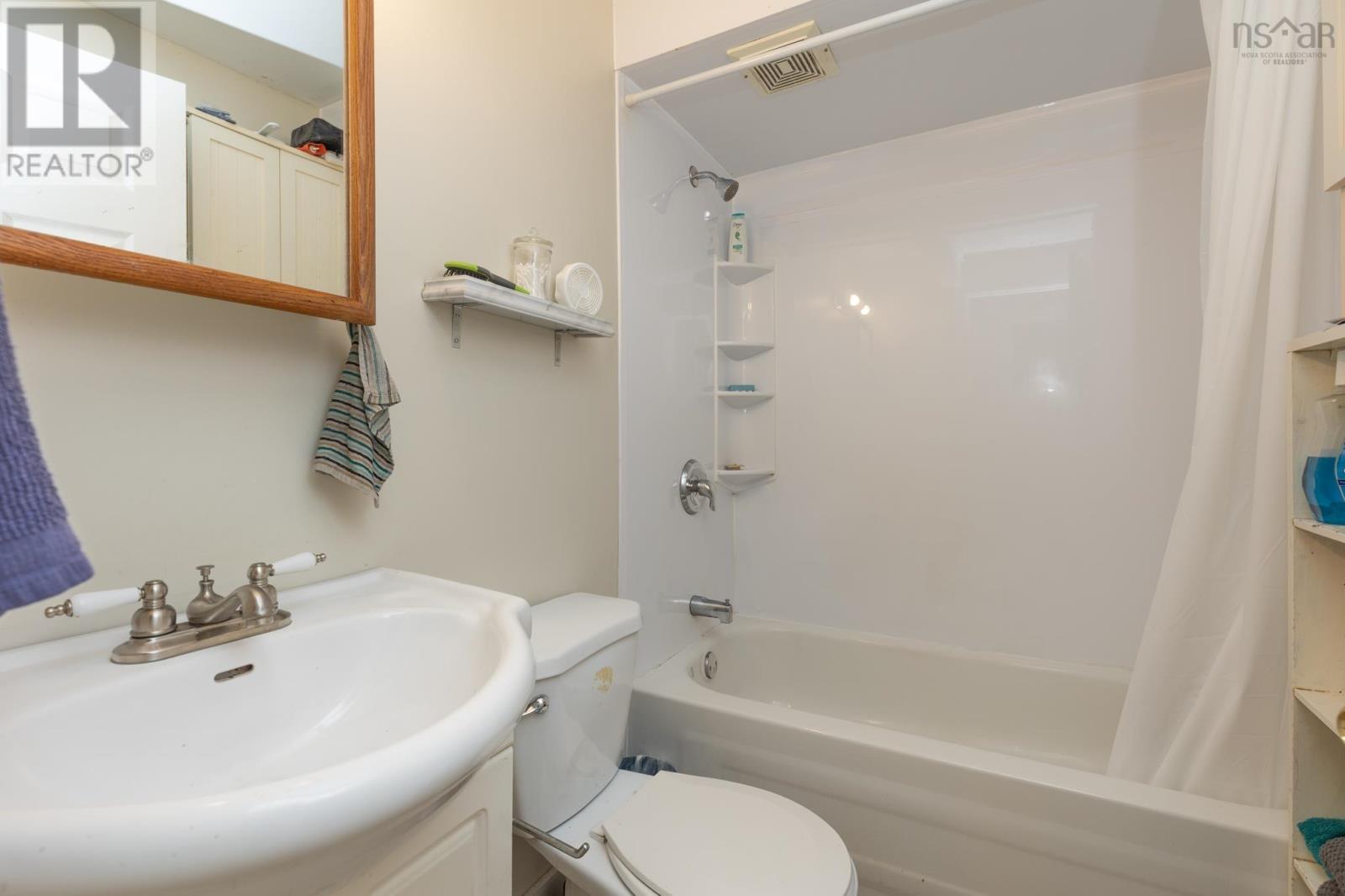 4 Market Street Property Photo 43