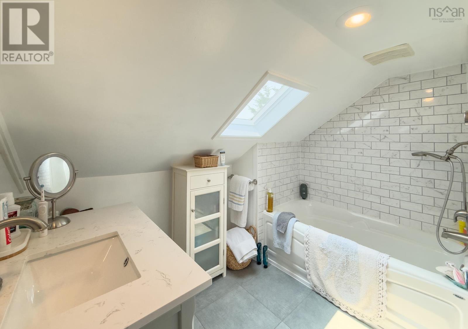 4 Market Street Property Photo 45