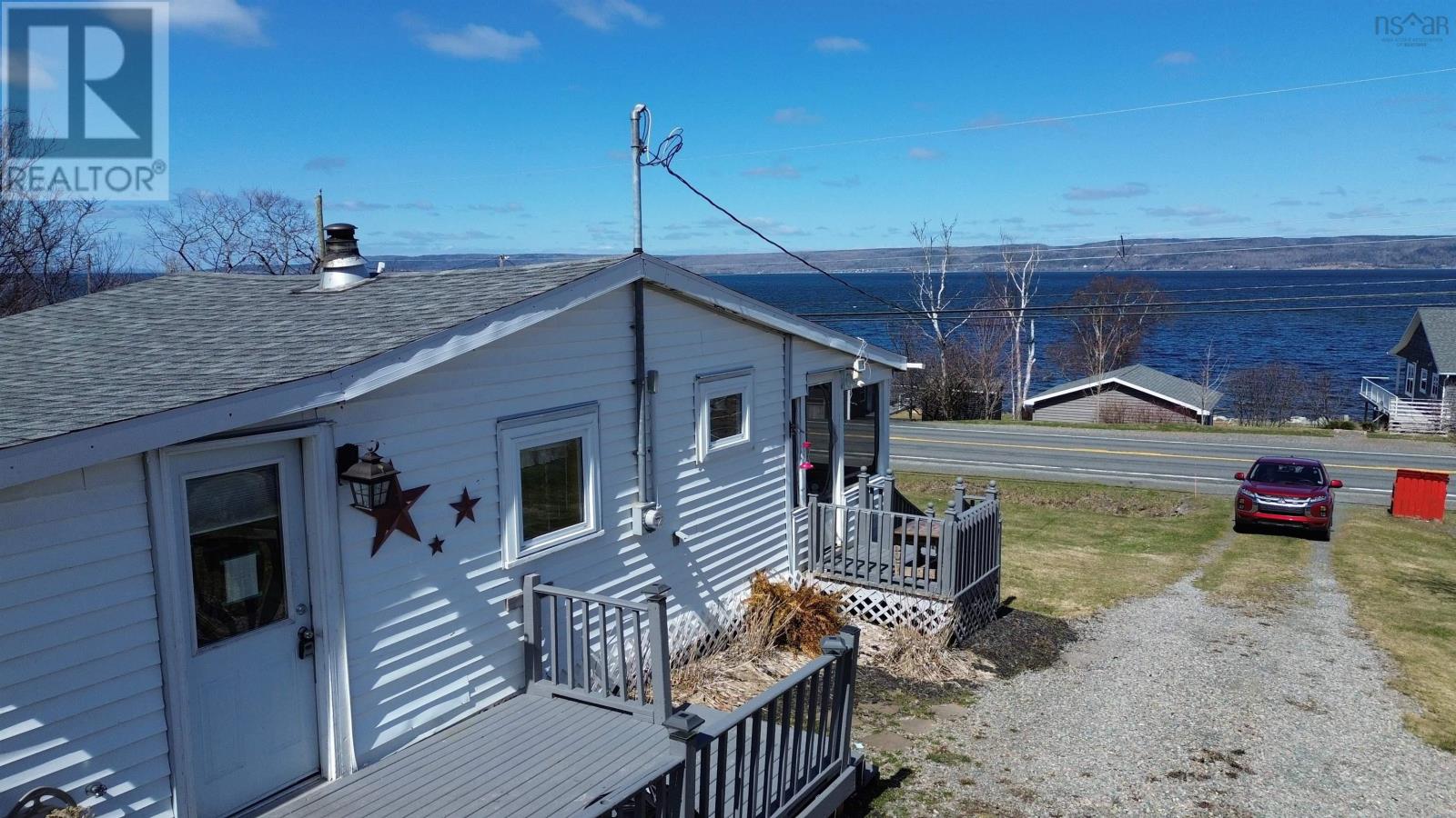 7403 East Bay Highway Property Photo 1