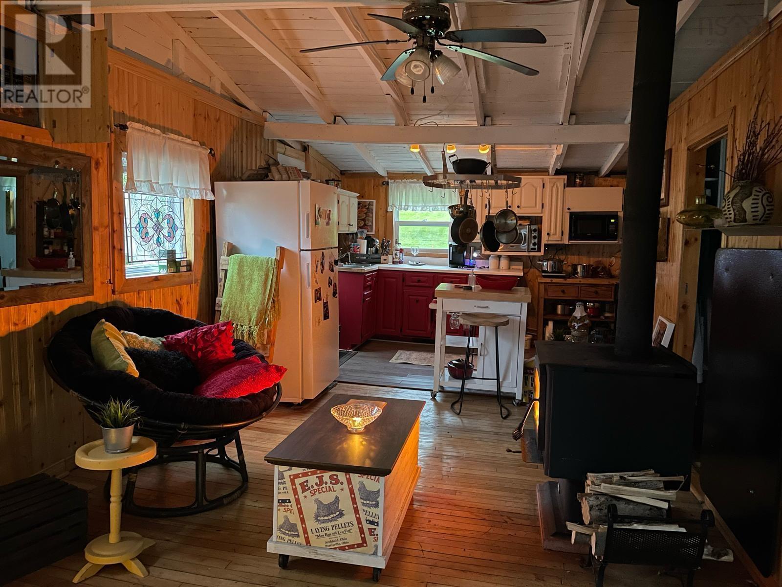 7403 East Bay Highway Property Photo 4