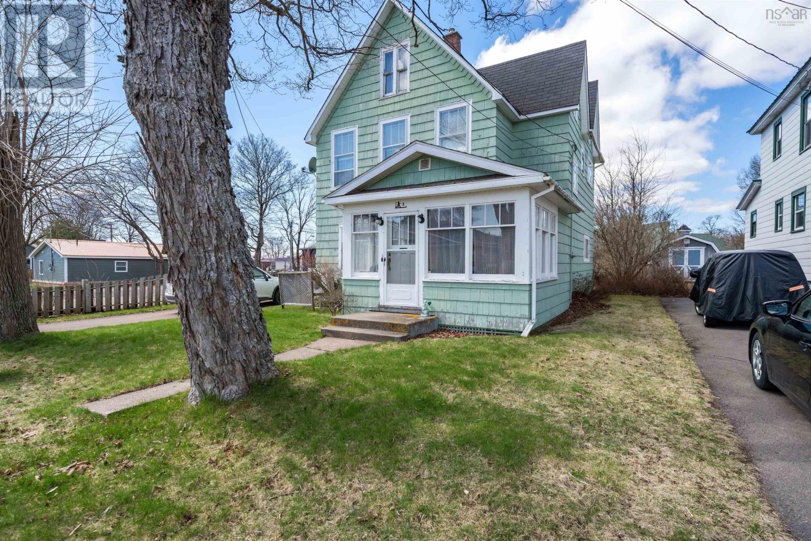 8 Robie Street Property Photo 4