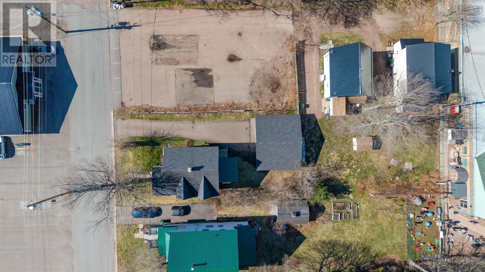 8 Robie Street Property Photo 6