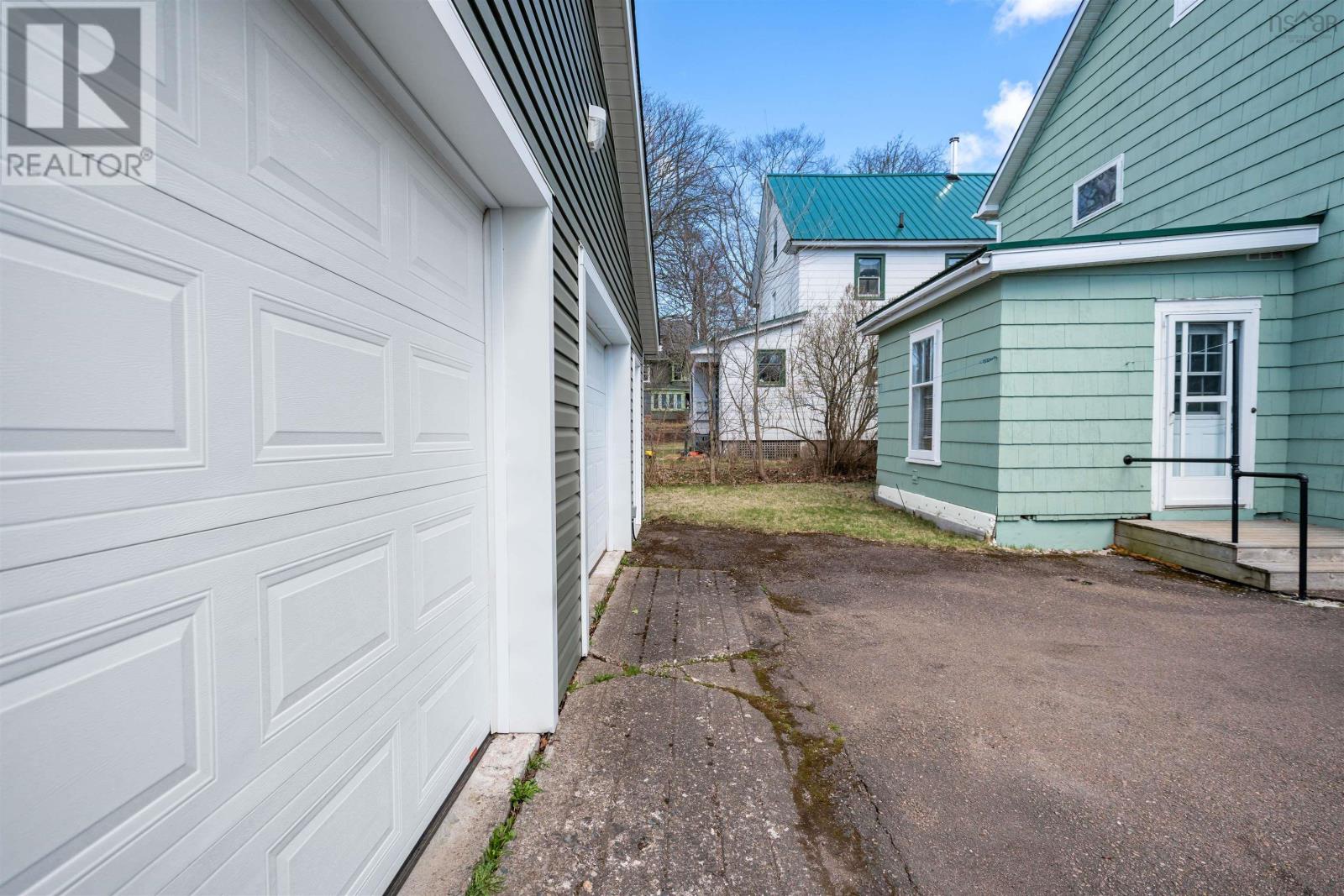 8 Robie Street Property Photo 11