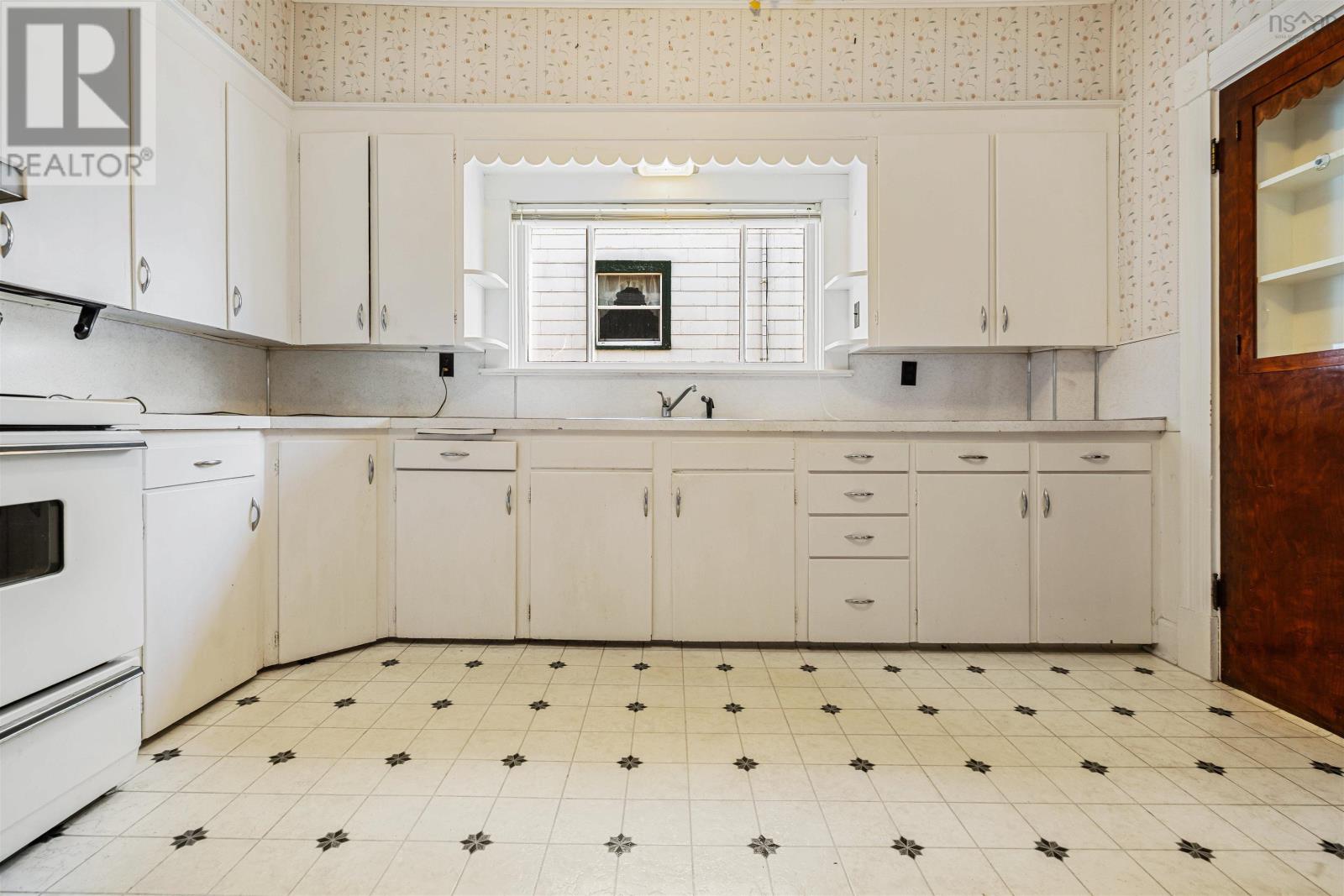 8 Robie Street Property Photo 16