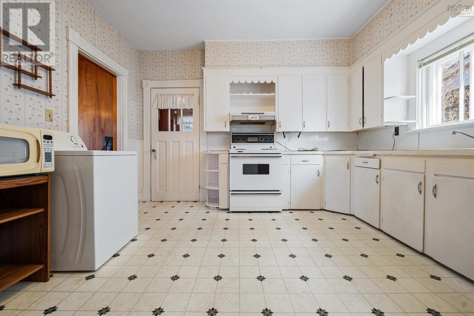 8 Robie Street Property Photo 17