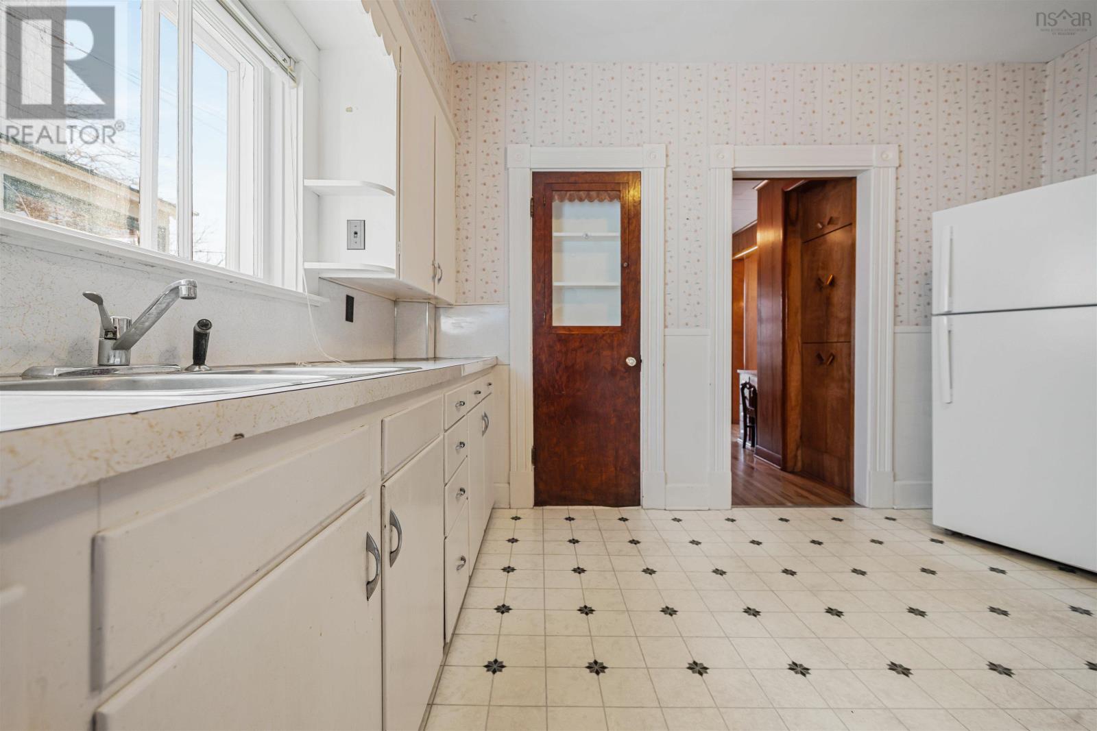 8 Robie Street Property Photo 18