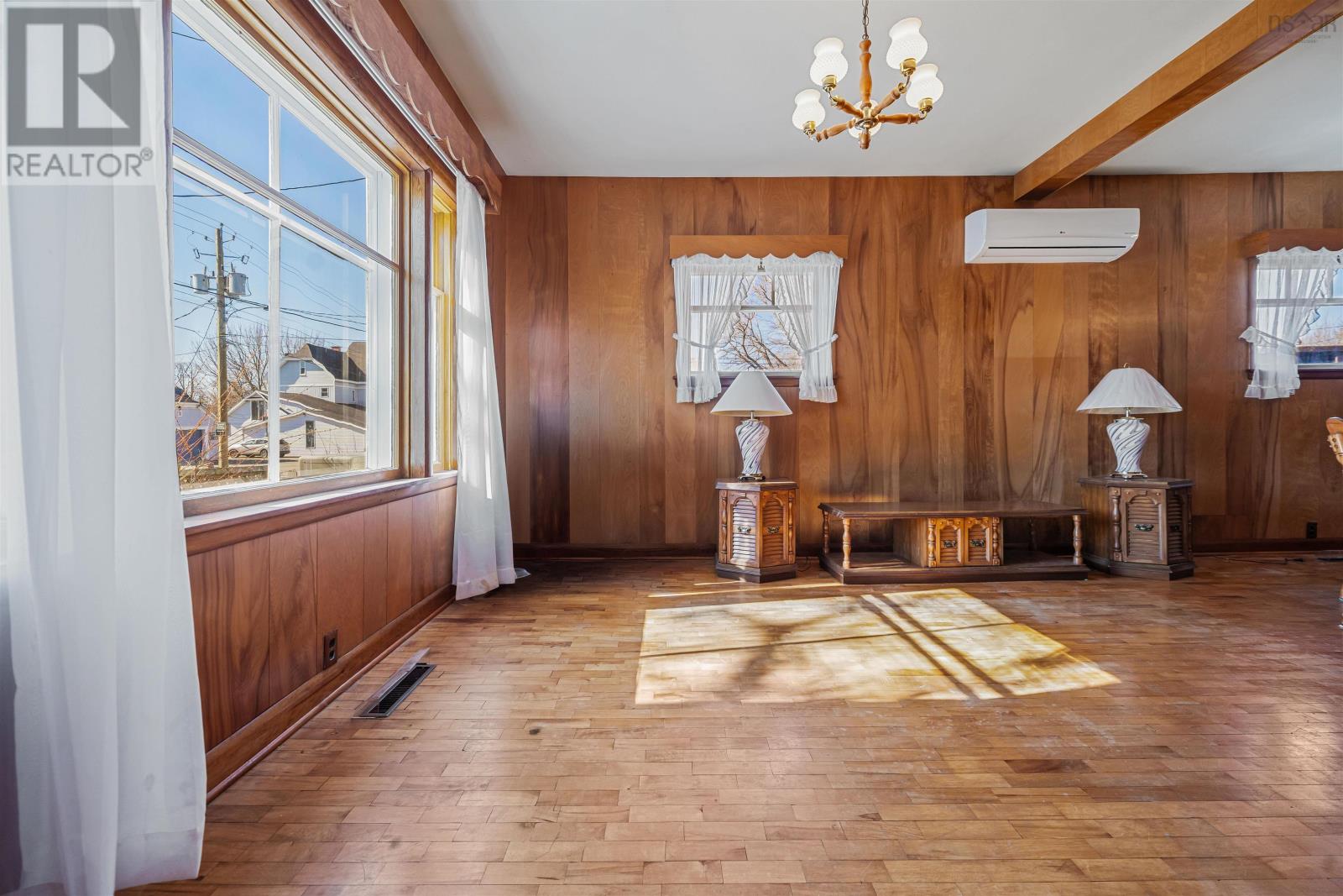 8 Robie Street Property Photo 24